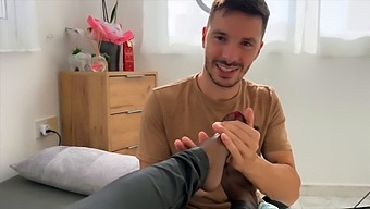 Big Cocked Boss Gets His Foot Fetish Satisfied By Office Secretary In Foot Massage Video