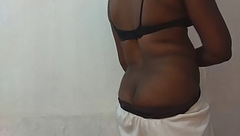 Naked Beauty Captures The Essence Of Poetry In Her Nude Photos