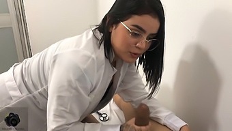 Doctor With Big Booty Ass Aids Patient'S Erectile Dysfunction - Español