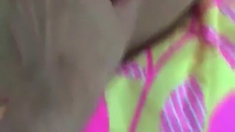 Un Jeune Demi-Frère A Des Relations Sexuelles Avec Sa Belle-Sœur Attirante, L'Agressant Sexuellement.