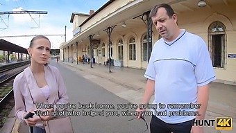 Hunt4k: Богат Мъж Задоволява Приятелката Си, Докато Рогоносецът Й Гледа